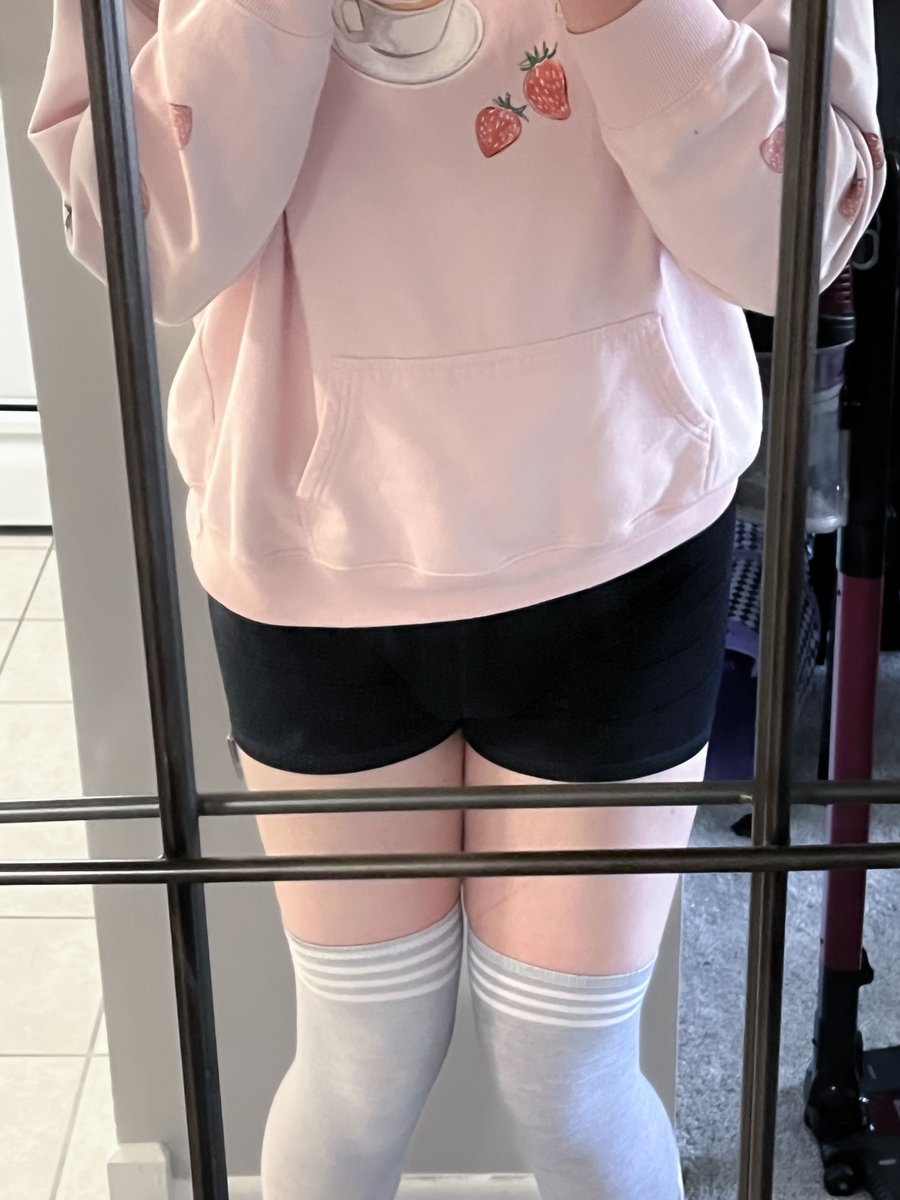 Chicago_Femboy's tweet photo. Im Soft on the outside, but am I soft on the inside too??? 🍑 
.
.
#lewd #femboythighs #softlewd #femboy  #softboy #cuteboy #femboyoutfit #pastelboy https://t.co/V1QU1ahxRB
