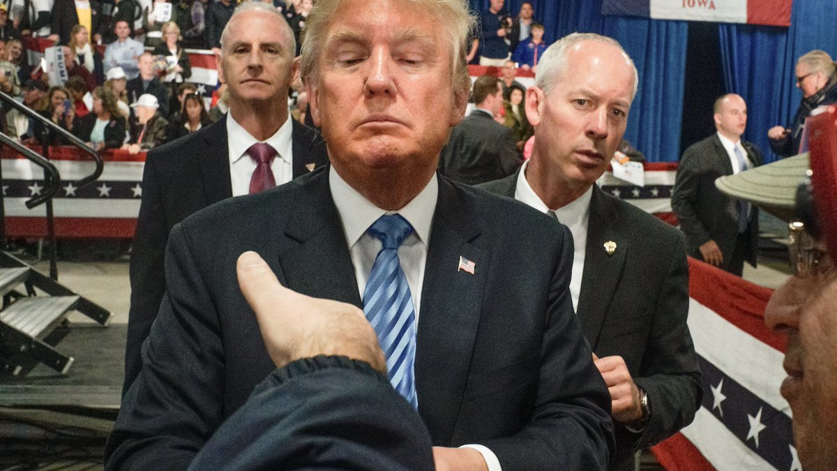 Avui al <a href="/BalcoSERCAT/">El Balcó</a> parlem amb el periodista de la secció d’internacional de La Vanguardia, Plàcid García-Planas, de la història darrere d’aquesta imatge de Trump feta pel fotògraf Guillermo Cervera a les primàries d’Iowa el 2016. 

🔊 Escolta la conversa sencera al web de