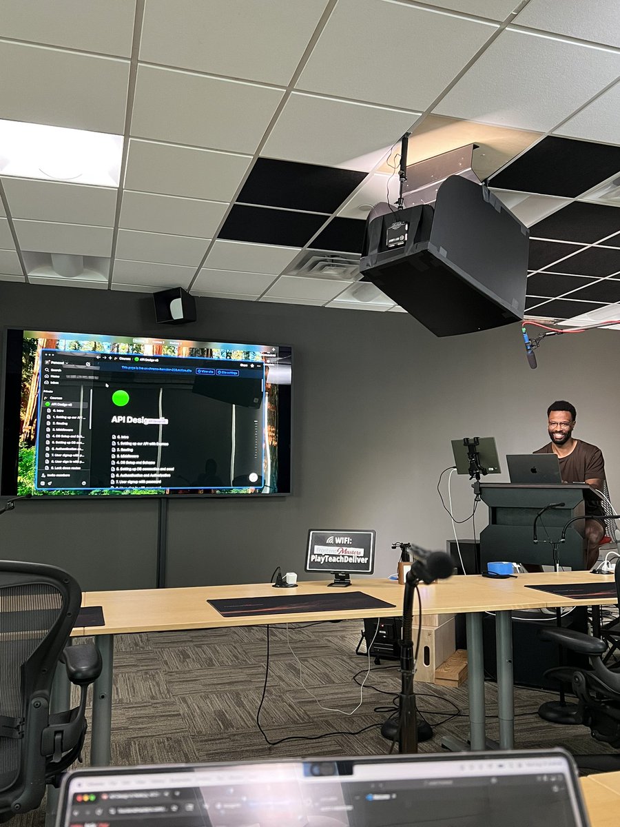 Learning api design with <a href="/scotups/">Scott</a> at <a href="/FrontendMasters/">Frontend Masters 💻✨</a>