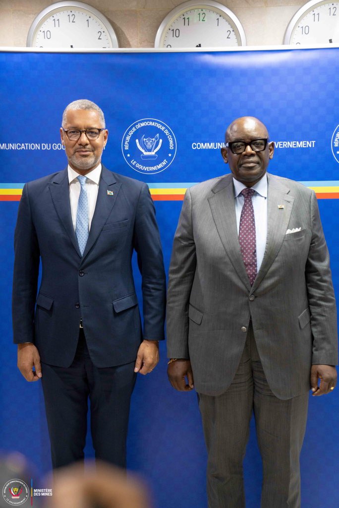 #RDC : Ministère des Mines : Remise et reprise entre le Ministre sortant et le Ministre entrant : 
Une cérémonie officielle de remise et reprise s’est tenue ce mercredi 13 Août 2025 au Ministère des Mines, marquant le passage de responsabilités entre le Ministre sortant Kizito