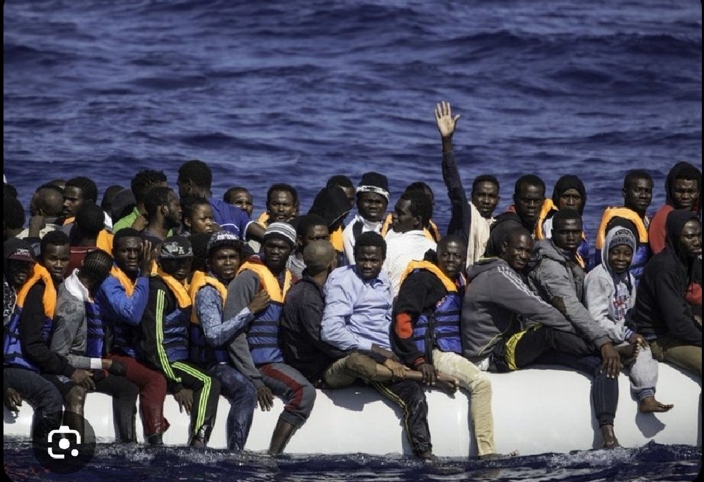 Supprimez l'AME, pas Pâques.
Supprimez les milliards de subventions aux associations pro migrants.. pas le 8 mai.
On fait la poche des français.. mais ça maintient une politique migratoire TRÈS généreuse.