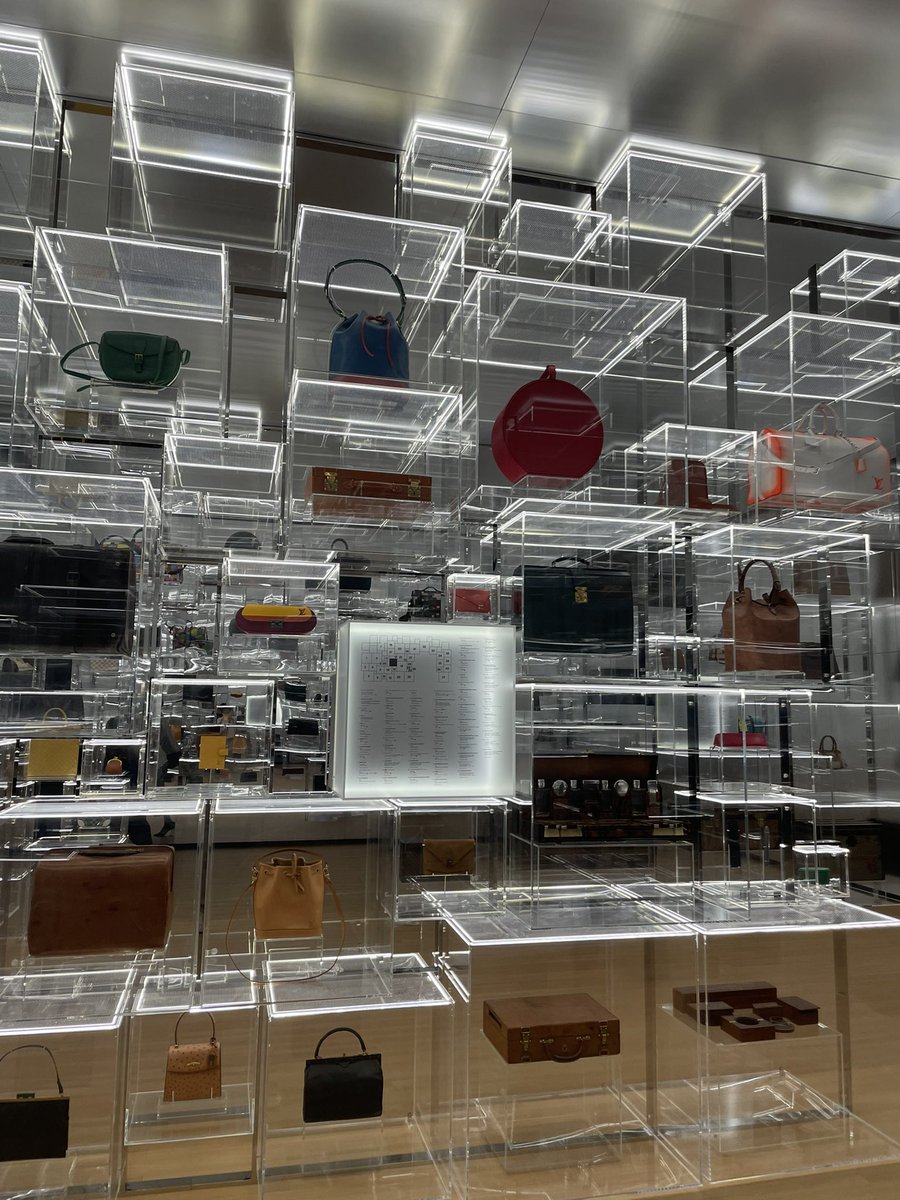 ping_jig's tweet photo. ルイヴィトンの展示会行ってきたが、フランスパビリオンの拡張版って感じで非常に良かった

#ルイヴィトン展 #中之島美術館 #VisionaryJourneys https://t.co/yHwO1Olu1y