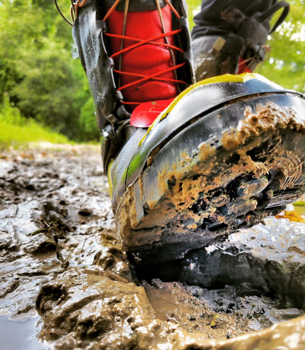 LightstormN's tweet photo. Look so good, even when muddy.
#bootporn #muddyboots #mudboots #haixfirehero2 #firehero2 #haixboots #tallboots #leatherboots #blackboots #wetboots #waterproofboots https://t.co/rxtLMr6Rru
