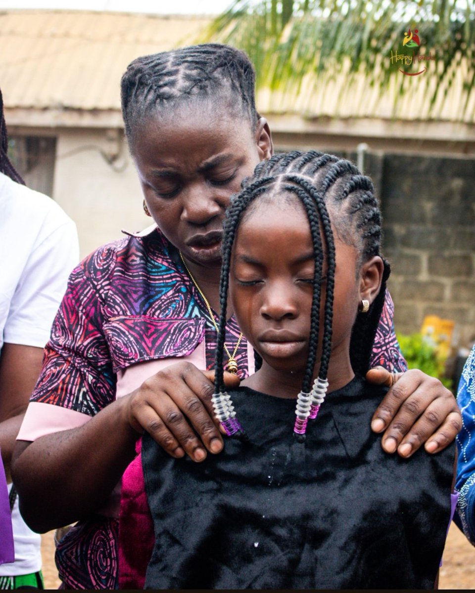 Happyhandsgroup's tweet photo. The air feels different today. It's filled with hope, pride, and a touch of bittersweet emotion as we celebrate the graduation of the HappyHands Organisation scholarship recipients! 😭🎓

This thread🧵is dedicated to their legacy. #LYKN @PeterObi @NigeriaStories @Mazitundeeednut https://t.co/3OmaAVG9H4