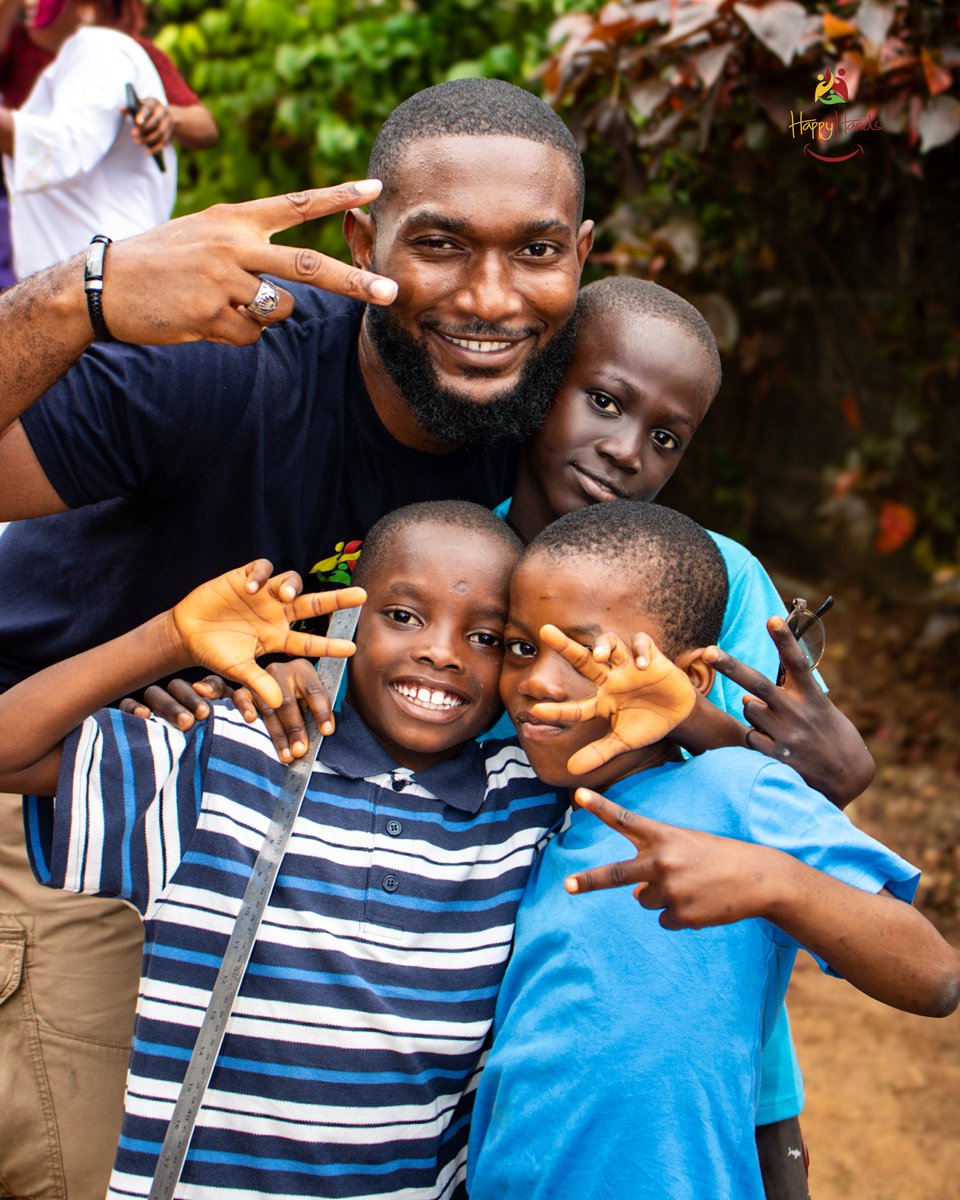 Happyhandsgroup's tweet image. Think of all the students who will see these graduates and believe, "If they can do it, so can I." THAT'S the power of representation. THAT'S the ripple effect of the Happy Hands Organisation. ❤️

#RepresentationMatters #RippleEffect #InspireTheNextGeneration