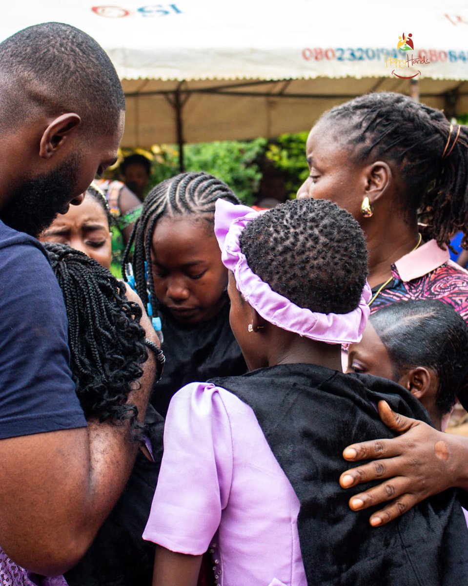 Happyhandsgroup's tweet image. Think of all the students who will see these graduates and believe, "If they can do it, so can I." THAT'S the power of representation. THAT'S the ripple effect of the Happy Hands Organisation. ❤️

#RepresentationMatters #RippleEffect #InspireTheNextGeneration