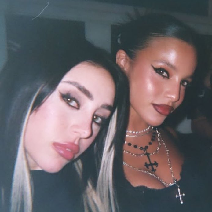 Emilia y Nicki Nicole 📸
