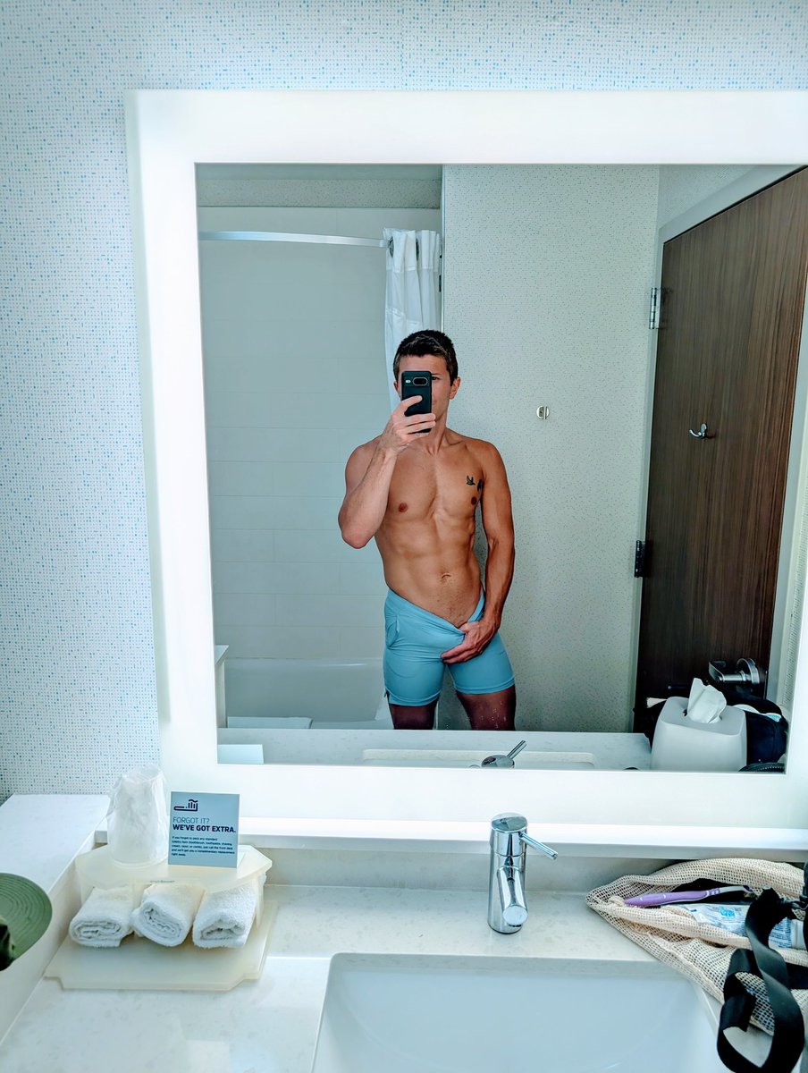 Who wants to help me oil up for the pool? 💦