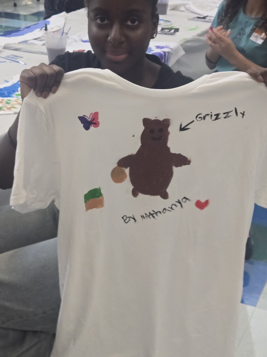 GHMS_Science8's tweet image. One of our afternoon sessions allows our new @GHMS_Grizzlies students to show their creativity and design their shirts. Afterwards, they could play some games to immerse themselves into some of our clubs offerings!
#OurGravelly