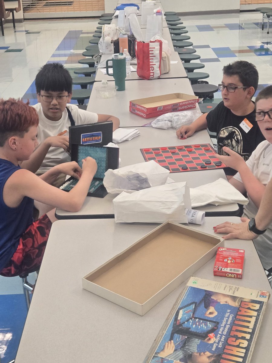 GHMS_Science8's tweet image. One of our afternoon sessions allows our new @GHMS_Grizzlies students to show their creativity and design their shirts. Afterwards, they could play some games to immerse themselves into some of our clubs offerings!
#OurGravelly