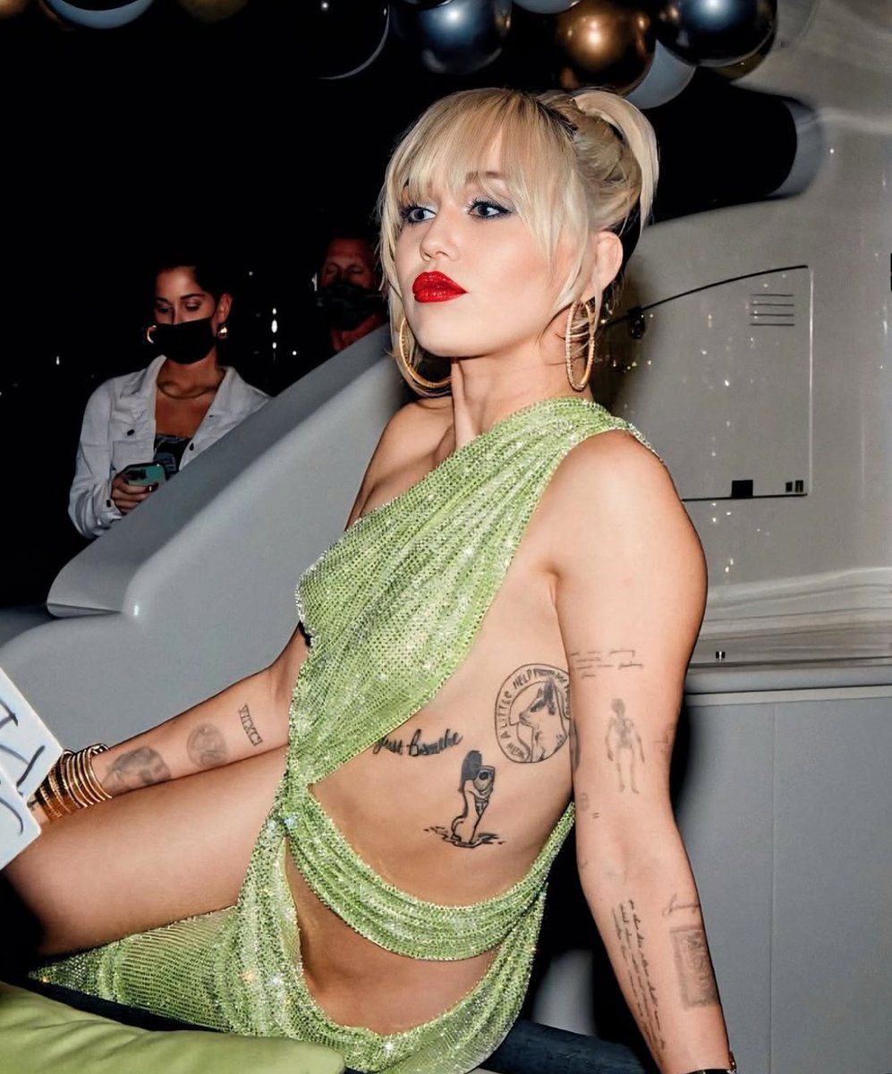This Miley Cyrus picture 😮‍💨