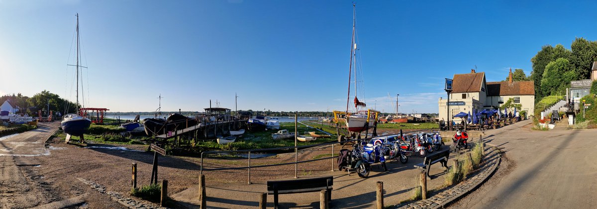 RobRambler214's tweet image. The fab #PinMill 😎 @debeninns #ButtandOyster #Suffolk #VisitSuffolk #SuffolkCoast #HiddenukGems #RiverOrwell #Boats #PhotosofBritain #CoastalLife #Summertime #HappyDays #Waterside #Coastal #VisitBritain #LoveGreatBritain #YourBritain #VisitEngland #England #WeLoveEngland