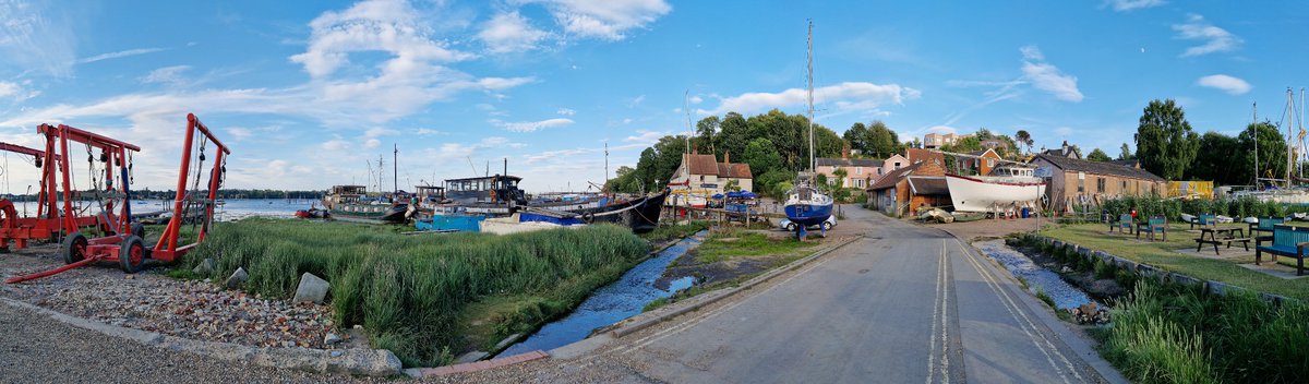 RobRambler214's tweet image. The fab #PinMill 😎 @debeninns #ButtandOyster #Suffolk #VisitSuffolk #SuffolkCoast #HiddenukGems #RiverOrwell #Boats #PhotosofBritain #CoastalLife #Summertime #HappyDays #Waterside #Coastal #VisitBritain #LoveGreatBritain #YourBritain #VisitEngland #England #WeLoveEngland
