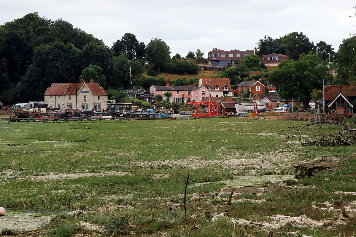 RobRambler214's tweet image. The fab #PinMill ❤️ 🚶 through 🌳 by the #RiverOrwell ⛵ heading to #FrestonTower via #Woolverstone &amp;amp; St Michael's #Church then back to #Chelmondiston #Suffolk #VisitSuffolk #Boats #PhotosofBritain #Summertime #Countryside #VisitBritain #YourBritain #VisitEngland #England