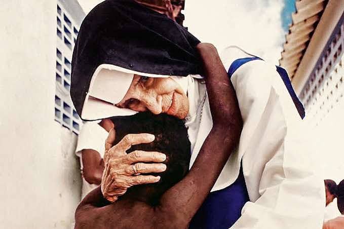 sidneitelles's tweet photo. Hoje celebramos Santa Dulce dos Pobres, a primeira santa nascida no Brasil 🇧🇷

Conhecida como O Anjo Bom da Bahia, dedicou sua vida aos mais pobres e doentes.

Que seu exemplo nos inspire a amar e servir sempre 💙 https://t.co/SNCtIig5ej