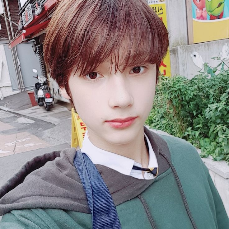 huening kai new selca 👏