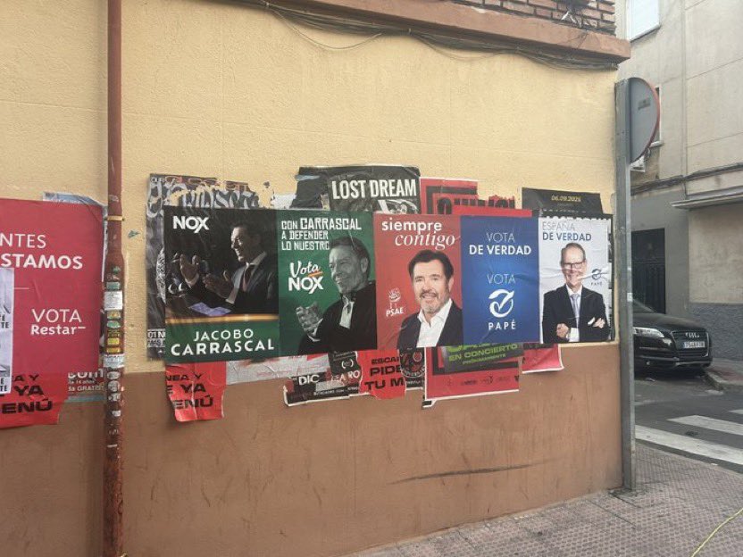 Carteles políticos de la película de Torrente 6.