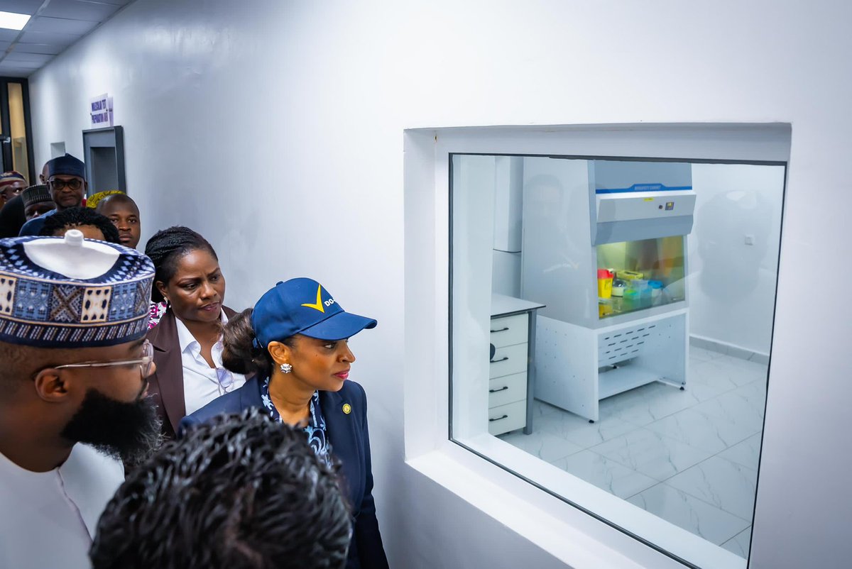 KSHalilu's tweet image. Thank you HM @joduwole for reaffirming the importance of our work at @NASENIHQ in building a self-reliant, innovative, and globally competitive Nigeria.

Your visit to our facilities, from Nigeria’s first In Vitro Diagnostics &amp;amp; Rapid Diagnosis factory, producing locally made kits…