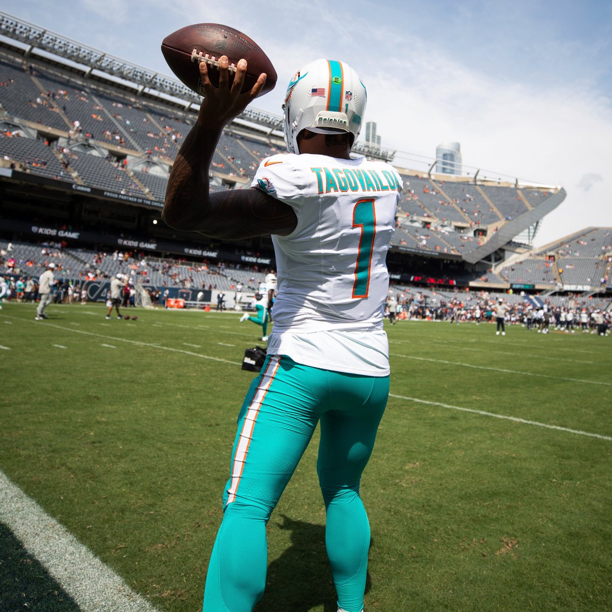NFL UK & Ireland (@nflukire) on Twitter photo It's International Left-handers Day! 
Shout out your favourite NFL leftie 👇 It's International Left-handers Day! 
Shout out your favourite NFL leftie 👇