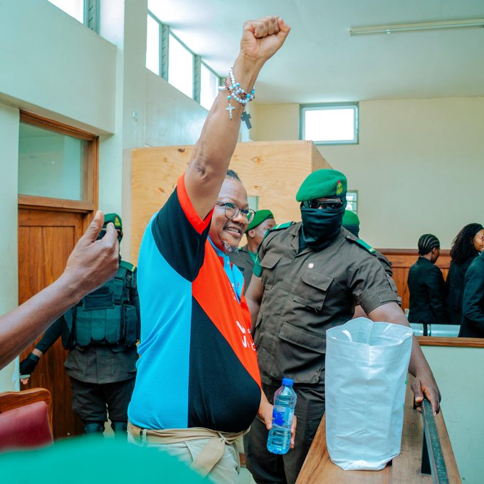lifeofmshaba's tweet photo. Wakati unapika hapo na Gass ya Taifa Gas kumbuka moja ya wamiliki ni Rostam Azizi

mwezeshaji maarufu wa Samia na CCM

kama wewe ni kamanda anaza kutafakari bidhaa unatumia 

Maziwa ya ASSAS, TAIFA GAS , ABOOD, SHABIBY , Mo products zote 

haya kama tuko serious na NCHI yetu tuangalie tunakula nini na kununua nini

Kubadilisha mtungi wala sio kazi vile , maziwa yapo kibao na mabas yako kibao

tunaweza pata maisha bora wala sio kwa kuandamana ni kwa kushughulika vizuri sana na walioungana na watesi wetu