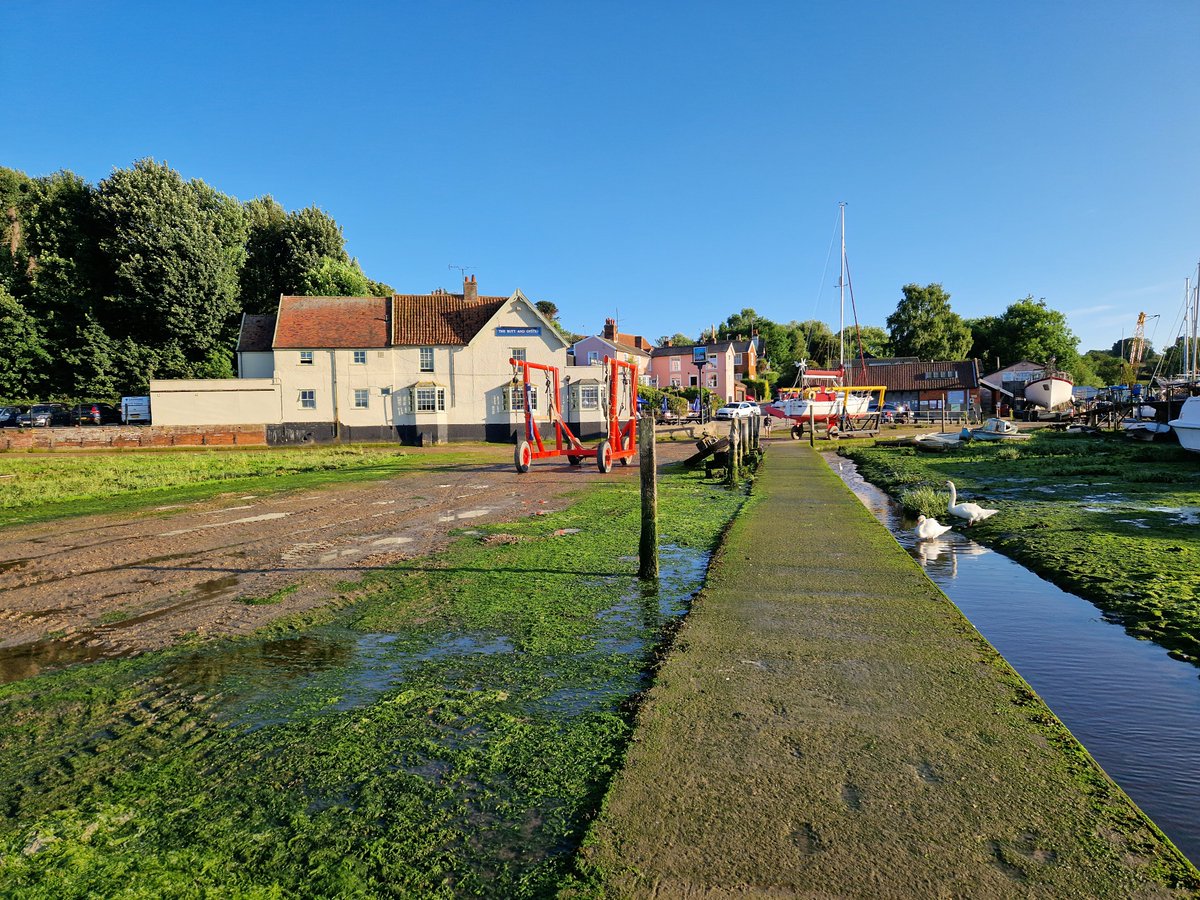 RobRambler214's tweet image. The fab #PinMill 😎 @debeninns  #ButtandOyster #Suffolk #VisitSuffolk #SuffolkCoast #HiddenukGems #RiverOrwell #Boats #PhotosofBritain #CoastalLife #Summertime #HappyDays #Waterside #Coastal #VisitBritain #LoveGreatBritain #YourBritain #VisitEngland #England #WeLoveEngland