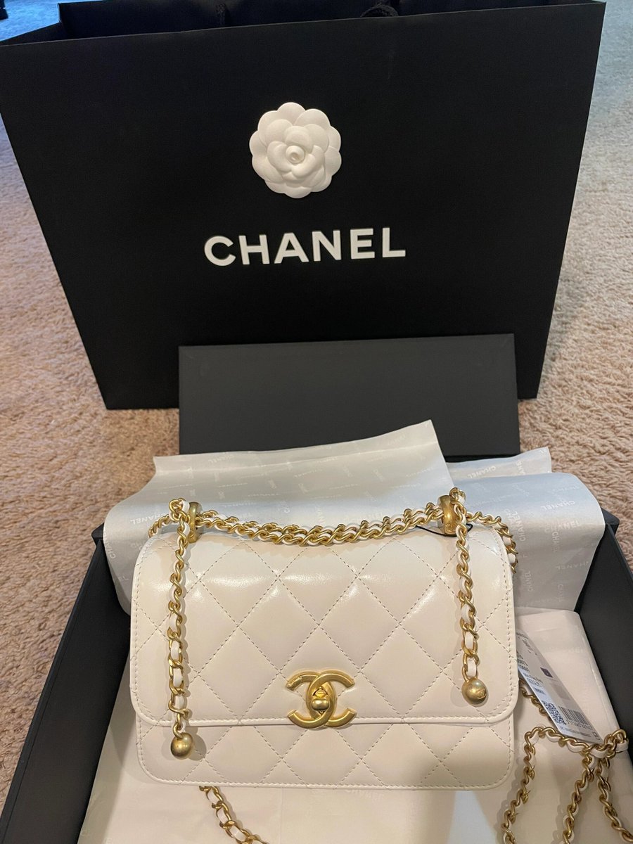 qomckooc's tweet photo. Just enough to hold some cosmetics #shopping https://t.co/wLygXECfET