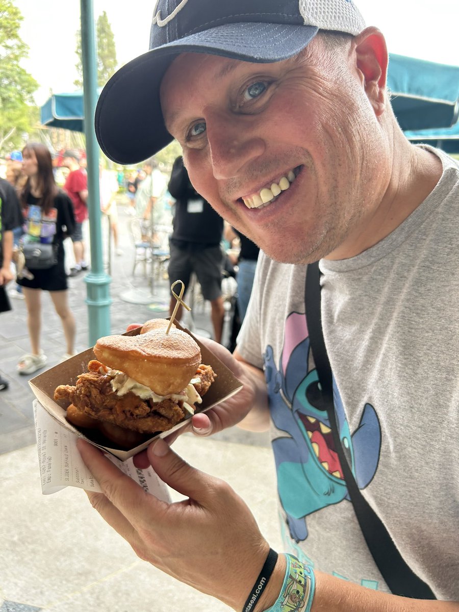 Disney Clips Guy tweet media