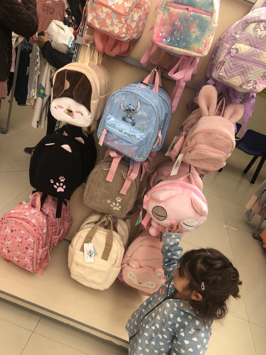 en que momento cata creció tanto? ya esta eligiendo su mochila para el jardín diosmio🥺🥺