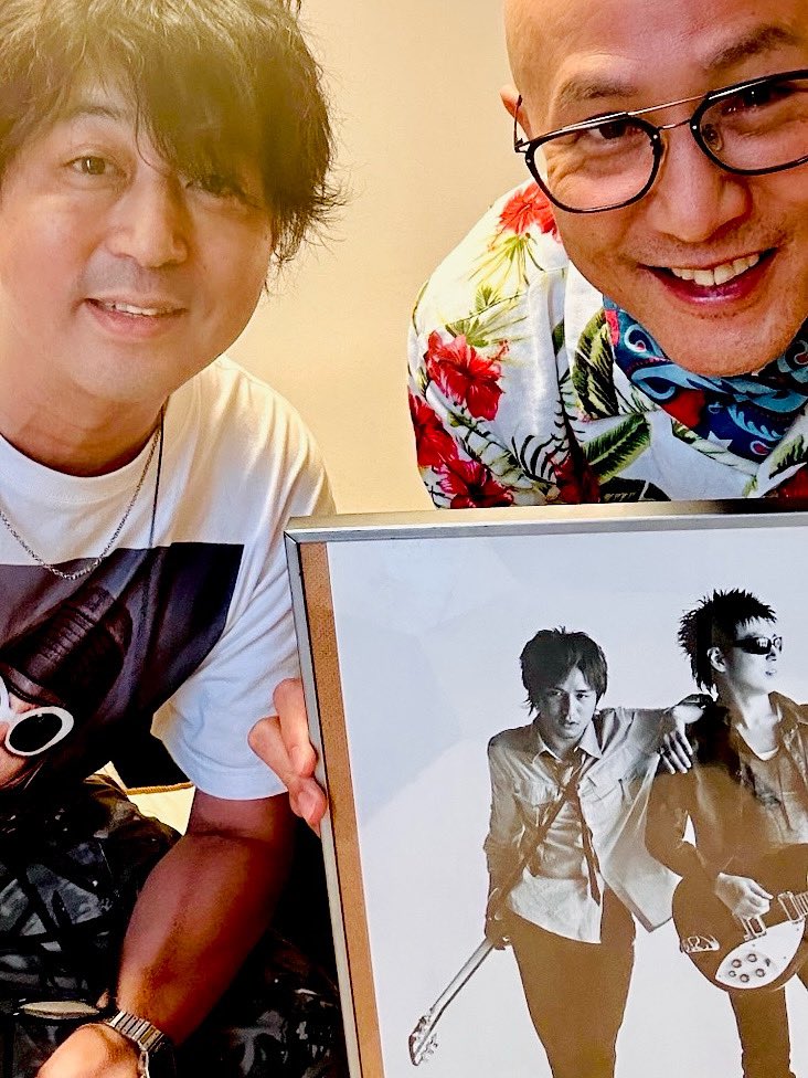 kowanebito's tweet photo. 昨日オサムさんと久しぶりに二人きりでたくさん話した

やっぱり音楽の話しに勝る薬はないね、オサムさん流石だったなぁ

一緒に曲つくろうって約束した
"Hungry mind"彷彿とさせるやつ作りたいって思ってる

リッケンズGO!! https://t.co/0bAJgAFXp5