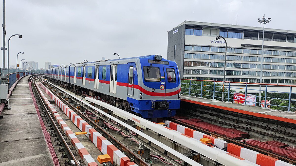 bengalwithrohit's tweet photo. Great News for #Kolkata 😁 

On 22nd August 2025 Honourable Prime Minister of India Narendra Modi is most likely to inaugurate 3 new metro stretch of #kolkatametro

- Noapara to Kolkata Airport (Jai Hind Metro Station)
- Hemanta Mukherjee (Ruby) to Beleghata (Metropolitan)
- Sealdah to Esplanade (entire east-west metro line will be operational from Sector V to Howrah Maidan)

It will indeed be a Great day for #Kolkata Commuter’s and will boost Kolkata’s connectivity.

#kolkata #kolkatametro #metro #newline #westbengal #newmetro #kolkataairport #comeinvestinbengal