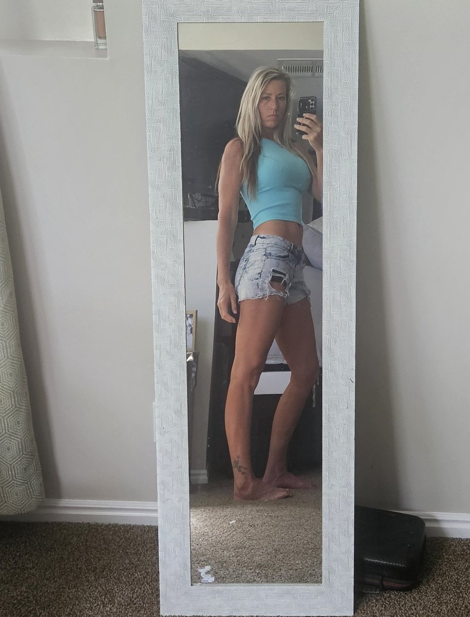 I am grumpy.

I have way too much to do today.

I have toake an ice cream cake and salsa plus clean.