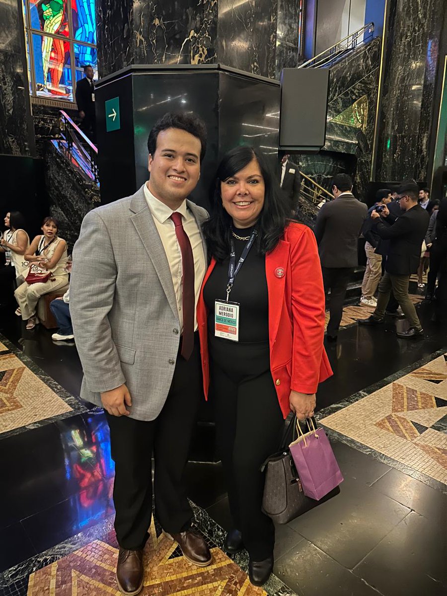 FCSyP_UABC's tweet photo. El Lic. Dieego Sandoval, egresado de Economía, participó en la Reunión Anual de Enlaces Universitarios #Banxico2025 en CDMX.
👏 Representó con orgullo a nuestra Facultad y reafirmó su compromiso con la excelencia académica.
¡Felicidades!
#OrgulloFCSyP #SomosSocialesyPolíticas https://t.co/WQnfQtpfJY