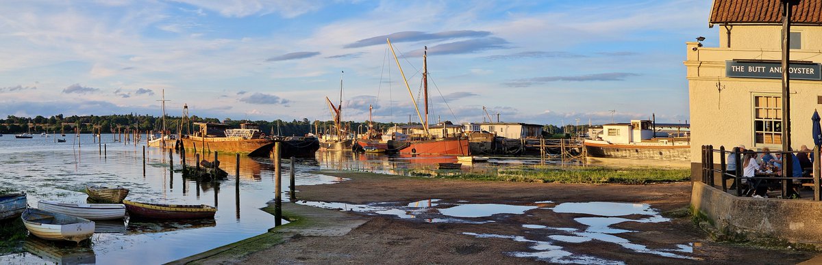 RobRambler214's tweet image. #PinMill @debeninns #ButtandOyster The cold seafood platter was excellent &amp;amp; the welcoming service is always A+ 👌 Thanks guys 👍😊 #Suffolk  #SuffolkCoast #HiddenukGems #RiverOrwell #Waterside #VisitBritain #LoveGreatBritain #VisitEngland #England