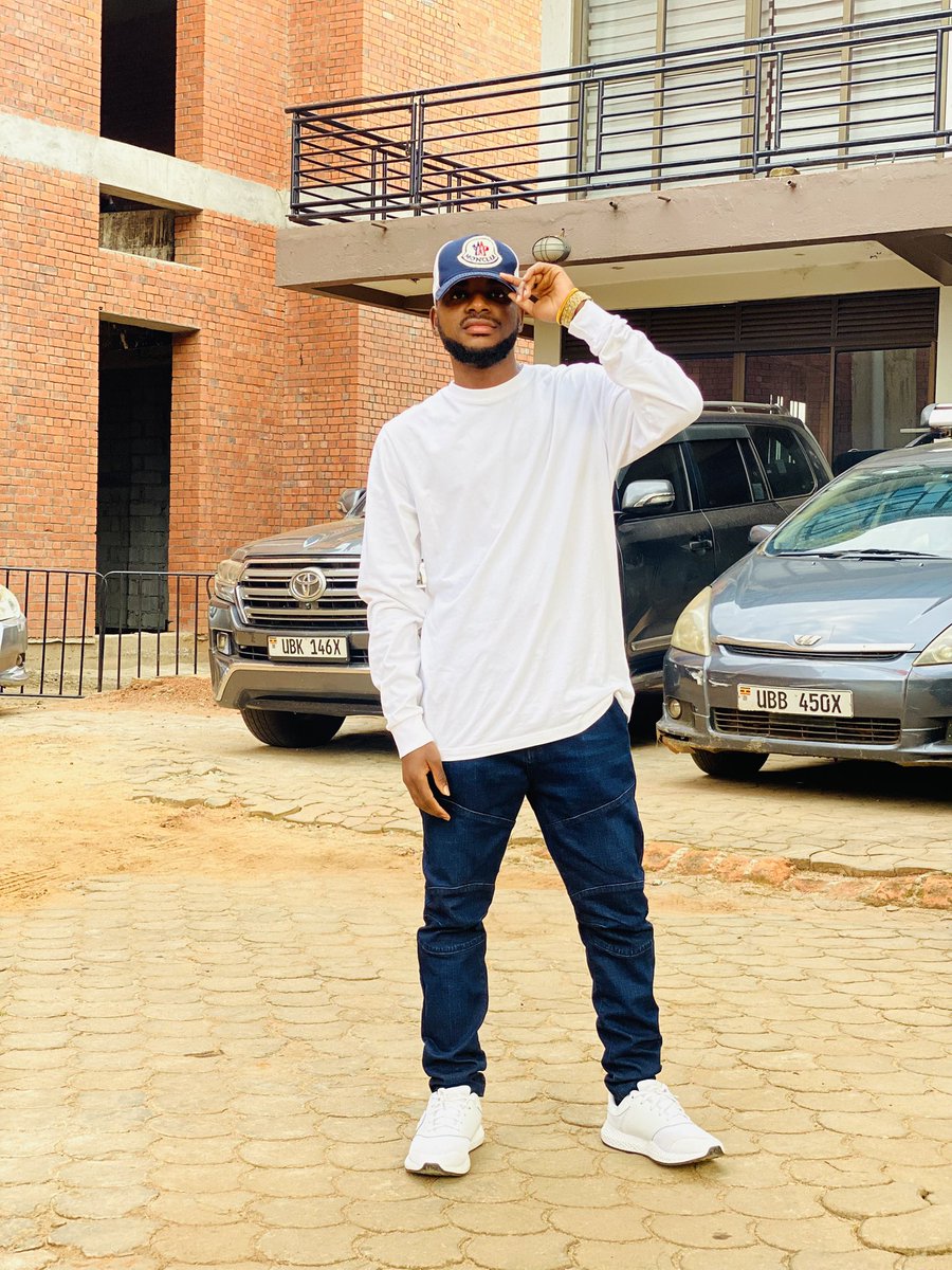 LuckyNathan6's tweet photo. Elevate your style game with @FashionzLn โค๏ธโ๐ฅ
#FashionForward #StyleInspo #Vibes #ModernElegance #ClientLookbook #luckynathanfashionz #fashion #kampala #neverstopwalking #sneakerlord #trending #viral https://t.co/rIIdaeFj7I