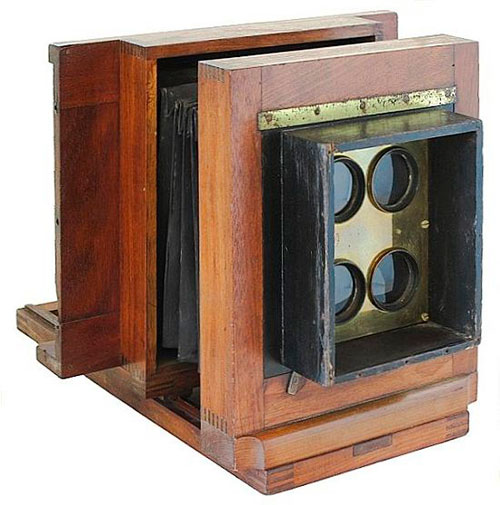 A #MultiplyingCamera, like the 4-lens #BonTon pictured, was made c