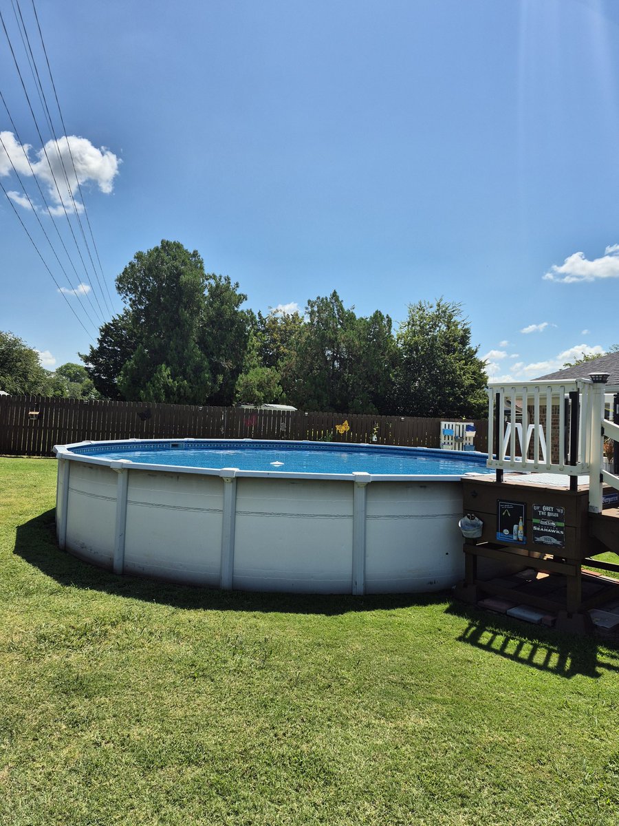 Yeaaaa, Wednesday task complete. Pools clean. 😁