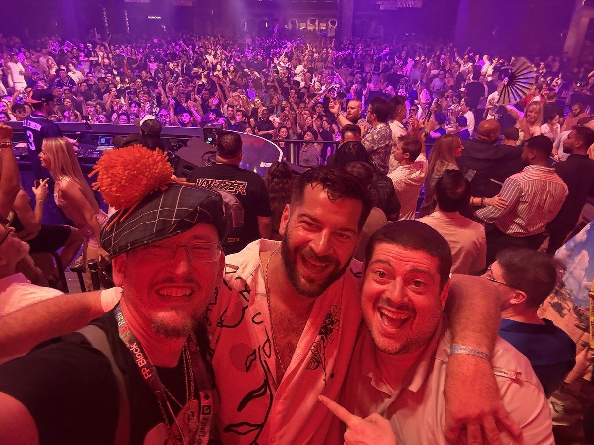 GM Legends!!!!

Thank You <a href="/RareEvo/">Rare Evo: A Blockchain Event</a> for putting on another absolute banger of an event in Las Vegas!

I have so many fun pics so I’ll start going thru and posting all the countless Legends I was fortunate enough to meet over the next week <a href="/MidnightNtwrk/">Midnight</a> <a href="/midnightfdn/">Midnight Foundation</a>