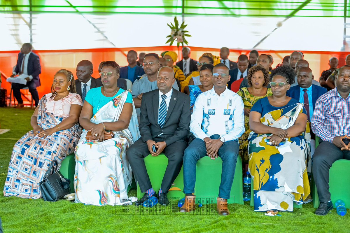 NtareHouse's tweet photo. SE @GeneralNeva a fièrement salué la réussite des élections de 2025, qu’il a qualifiée de signe éloquent de la maturité politique du #Burundi, ayant conduit au choix des leaders compétents, engagés à servir le pays, promouvoir la bonne gouvernance et impulser le développement https://t.co/4bFRaKPZcQ