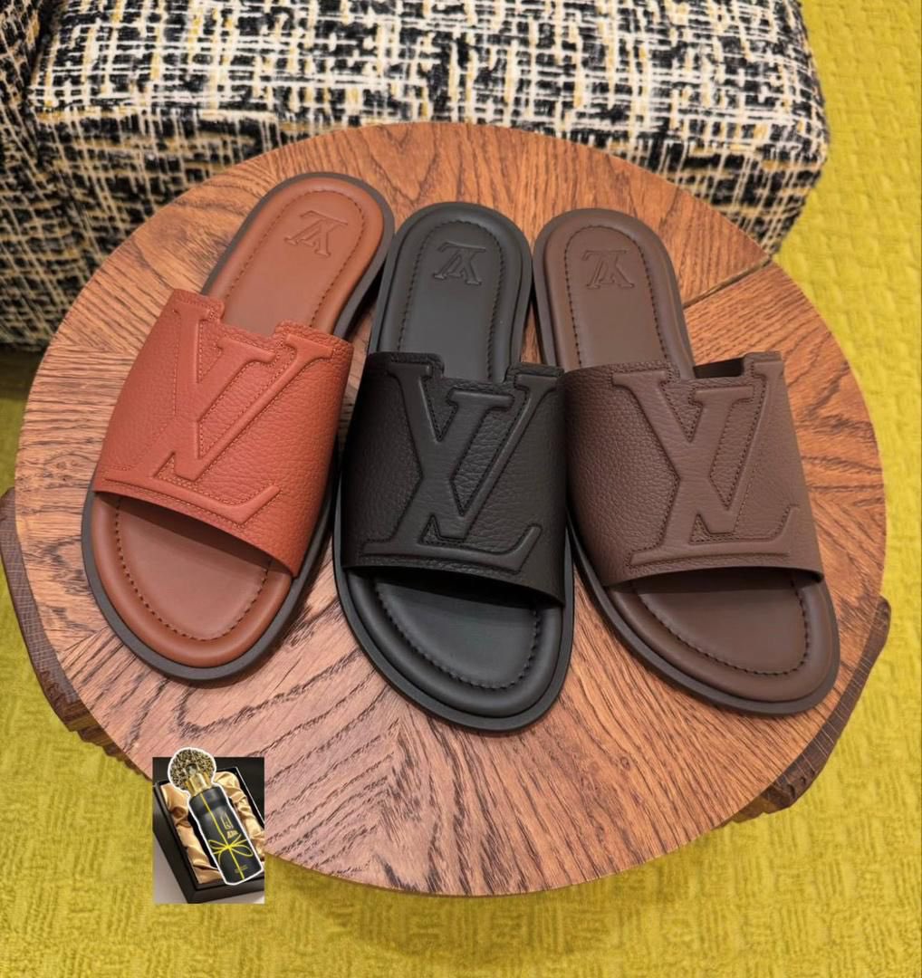 dinero_crocs's tweet photo. LV top quality 

Price: ₦45,000

Location Kaduna.
Call or WhatsApp— 08063769764 https://t.co/kq1y77sZYF