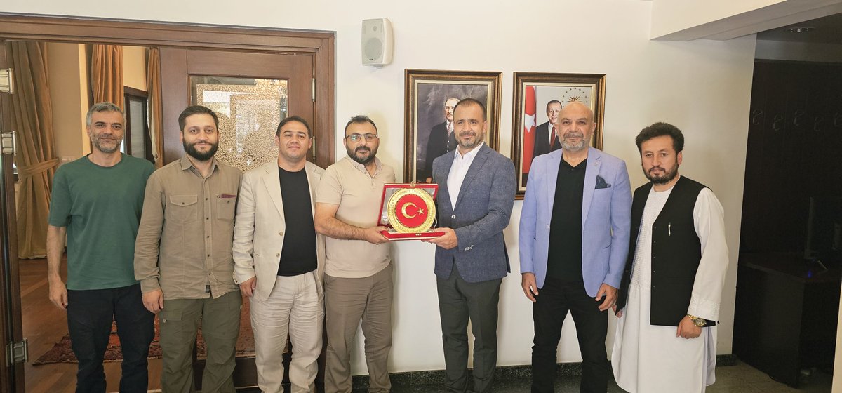 TC_KabilBE's tweet image. Türkiye&apos;nin Afganistan&apos;a sağlık alanındaki desteği sürüyor.

Ülkemiz girişimcilerinin yatırımıyla kurulan Türkiye Çınar Klinik &amp;amp; Laboratuvar dün Kabil&apos;de açıldı.

Girişimcilerimizi Büyükelçiliğimizde ağırlamaktan mutluluk duyduk @CenkUnal