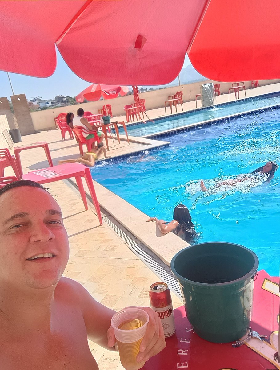 hugoazevedoofc1's tweet photo. O gelo só vai parar quando o Lula parar de roubar. Entao Desce gelo. 🍺 https://t.co/dYW9hFm2dn