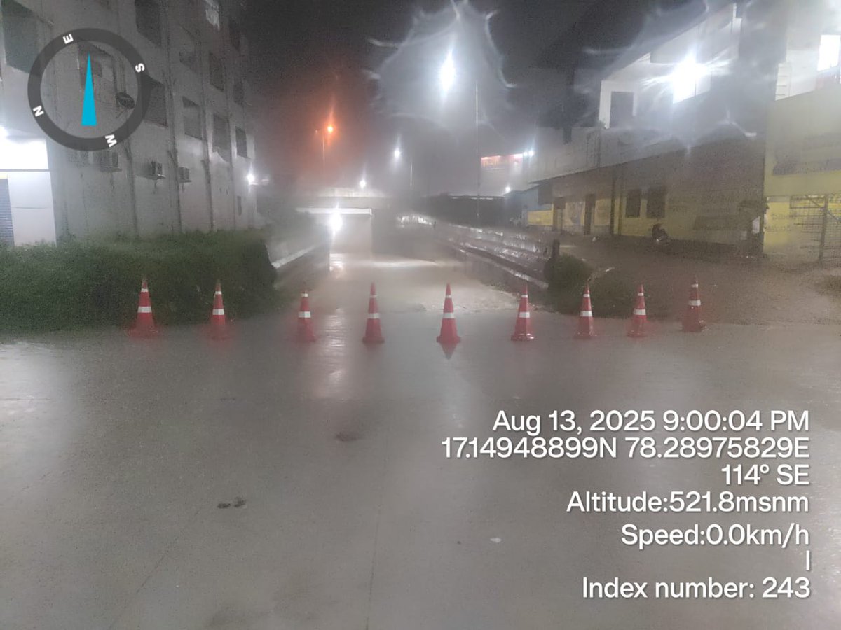 CYBTRAFFIC's tweet photo. 🚨 Waterlogging Alert 🚨
Waterlogging at Kothur Underpass — Closed for traffic and Vehicular commuters.
Shadnagar Traffic Police are on site managing the situation.
Please take alternate routes.
#HyderabadRains #CyberabadTrafficPolice #TrafficAlert #ShadnagarTrafficPS #Kothur #Waterlogging #HeavyRains