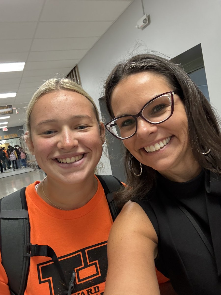 So great to be welcomed with a big hug in the Harvard High School hallway🐝🐝🐝 <a href="/KaraKnop2027/">Kara Knop</a> I am proud of all the hard work you did this summer! 

This girl is going to have an amazing year! #Hornets #HarvardRising