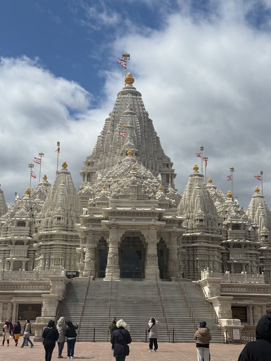 I visited the BAPS Swaminarayan Akshardham temple in New Jersey- absolutely stunning architecture and such a peaceful vibe. Learned so much and walked away inspired! 🤍✨

#UnitingOurWorld <a href="/ParticipateLrng/">Participate Learning</a>
