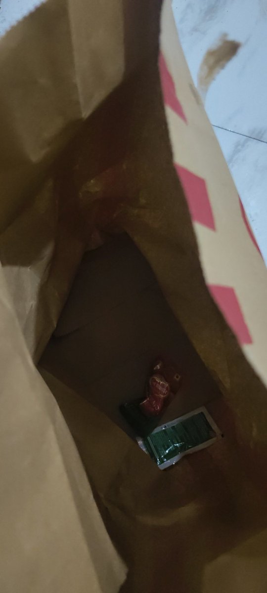 Sujithissacmat2's tweet photo. @Swiggy i didn't receive french fries from roll box meal https://t.co/5vmL2OZFiB