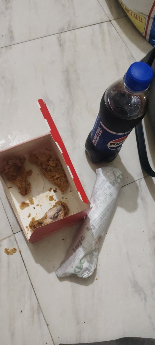 Sujithissacmat2's tweet photo. @Swiggy i didn't receive french fries from roll box meal https://t.co/5vmL2OZFiB
