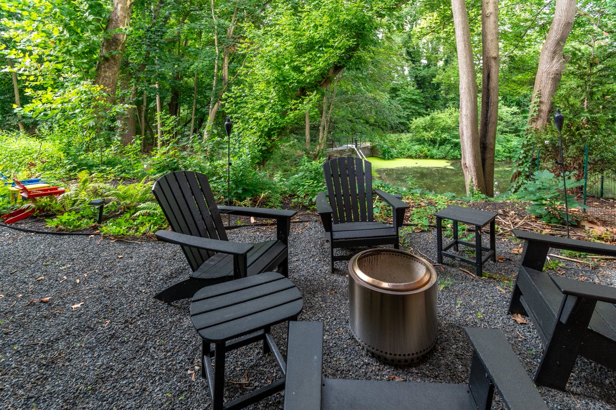 CalHenSIR's tweet photo. #HouseOfTheWeek: This recently completed home invites you to experience #Lambertville from a fresh perspective with beautifully curated modern finishes, natural light, water views, and an unbeatable location: https://t.co/uXcRnZIh8U #realestate #sothebysrealty #lovewhereyoulive https://t.co/Ow5gu9sX6L