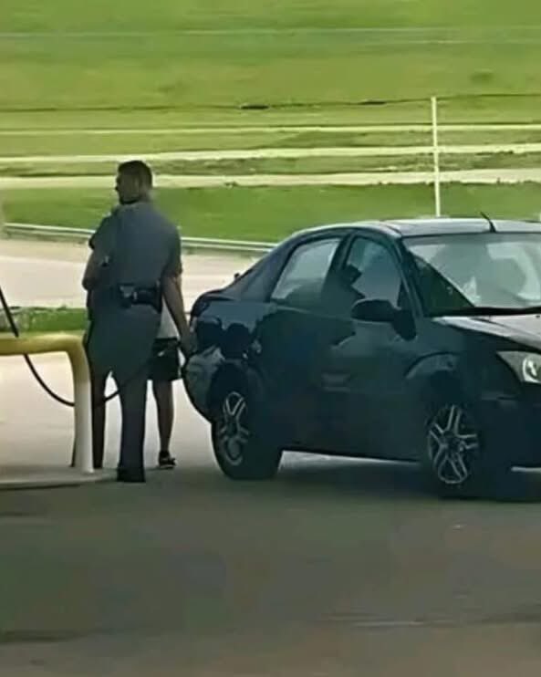 At a gas station in Kentucky, a woman sat in her car with two children, an empty tank, and no money to get home. Her worry was written all over her face.

A nearby state trooper noticed, walked over, and quietly asked if she needed help. Without hesitation, he paid for her gas