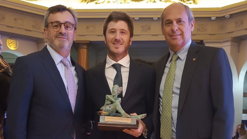MRappallini's tweet photo. Este martes se realizó la 20° edición de los Premios Fortuna en la cual tuve el agrado de participar y entregar a Eduardo Nogués y Carlos Blaquier nieto el premio a Ledesma como "Mejor Empresa Agroproductiva". https://t.co/7n7KAR1Pbl