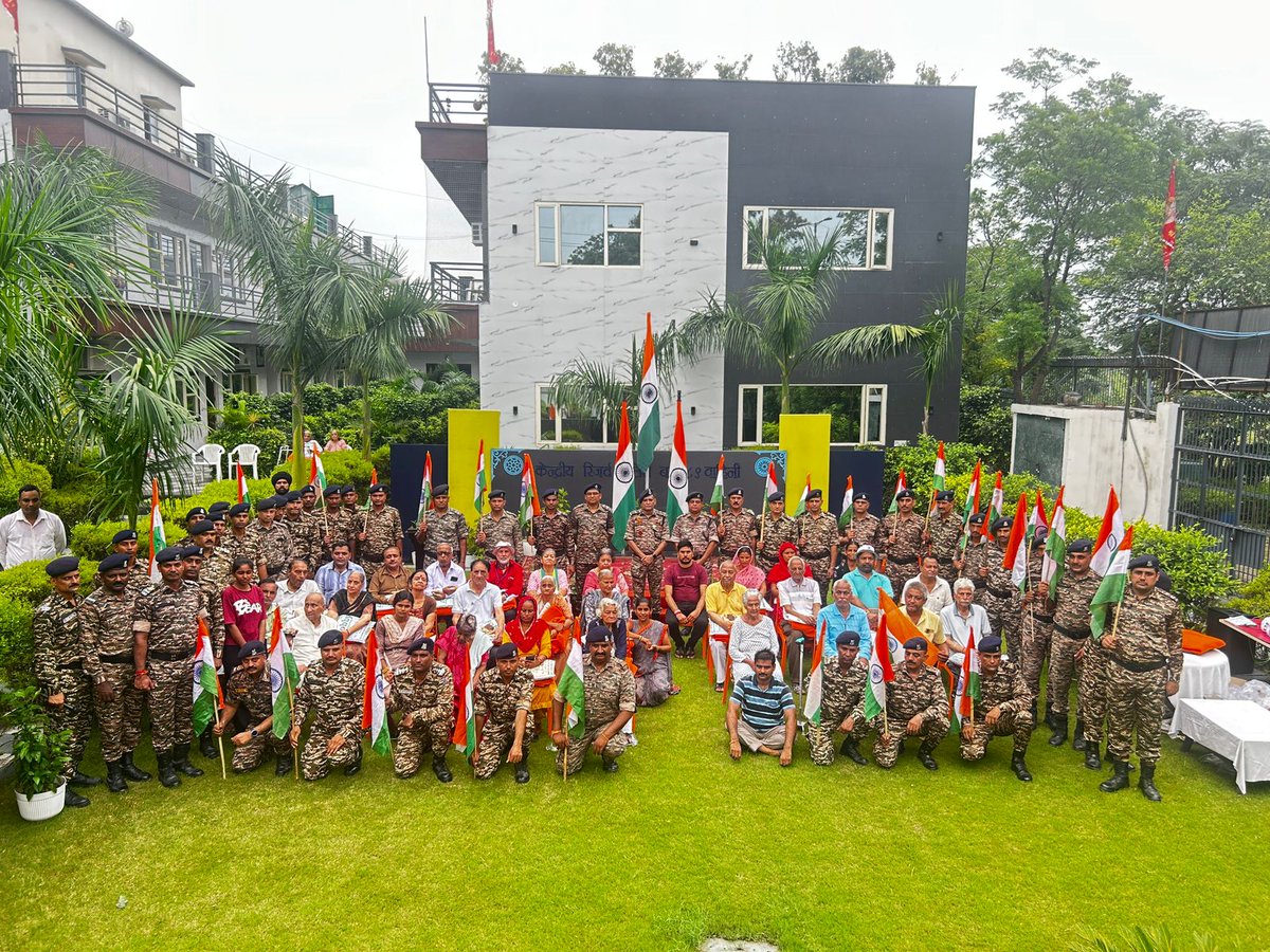 crpfindia's tweet photo. Patriotism and compassion

Troopers of 89 Battalion #CRPF visited the Bala Jee Old Age Home in Bawana (Delhi)today as part of the "Har Ghar Tiranga" campaign.
Troopers interacted warmly with the elderly residents, receiving their blessings and sharing moments of joy. The tricolor was proudly displayed. The initiative blending duty with humanity, showcased the CRPF’s commitment to community welfare. It was truly a memorable and meaningful celebration of freedom.

#NationFirst
@gpsinghips
@igpnscrpf
@Crpf89bn